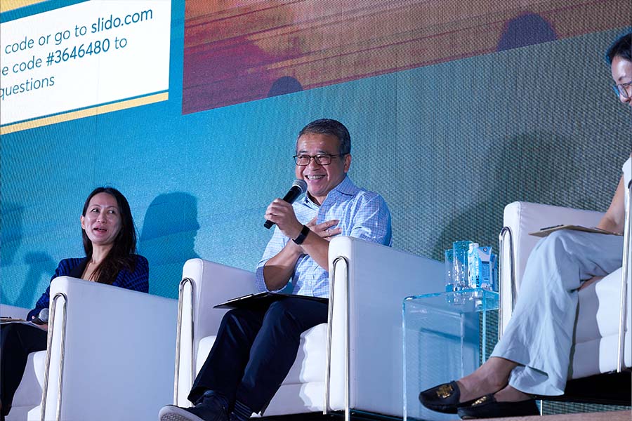 Minister Tong speaking at the panel discussion during the National Youth Dialogue