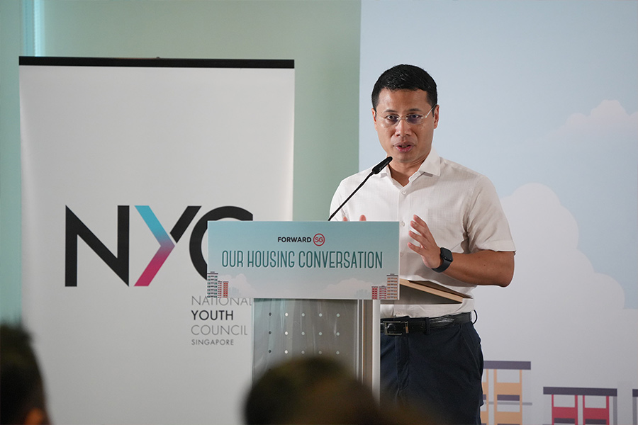 Minister Desmond Lee giving his opening remarks 