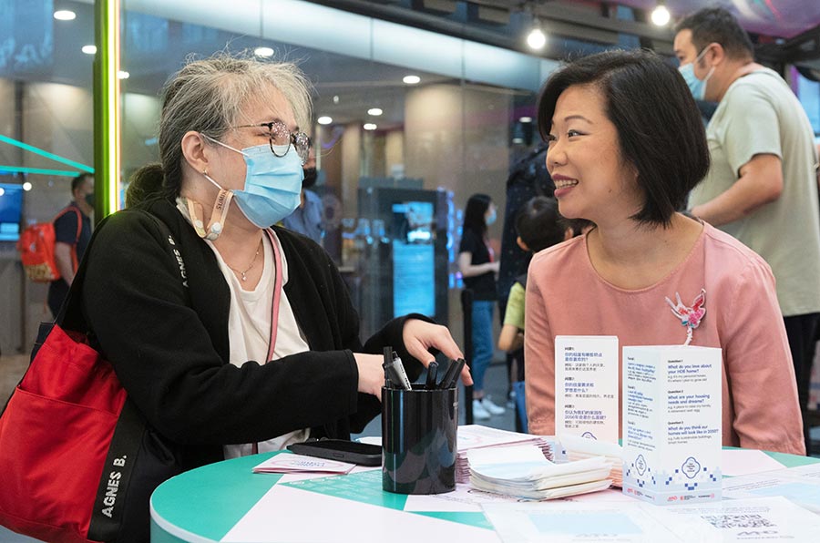 Senior Minister of State Sim Ann speaking to a member of the public at the roadshow on 6 November 2022. (Credit: MCI / Syafiq) 