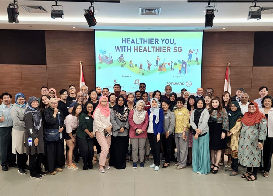 SPS Rahayu with participants from various community groups in an engagement session discussing Healthier SG.