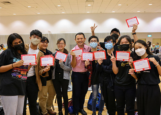 SMS Zaqy Mohamad and Republic Polytechnic students sharing their pledges to support education and lifelong learning.