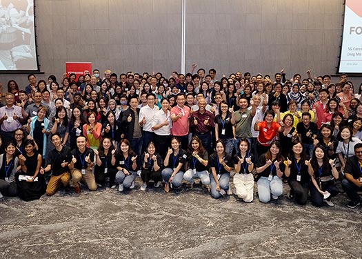 Minister Masagos Zulkifli and SPS Eric Chua engaging community partners at the 5th SG Cares Community Network Session